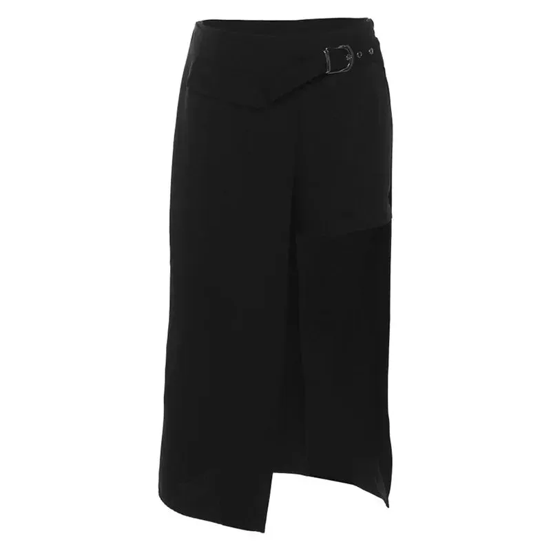 Asymmetrischer Gothic-Minirock mit hohem Bund und unregelmäßigem Saum